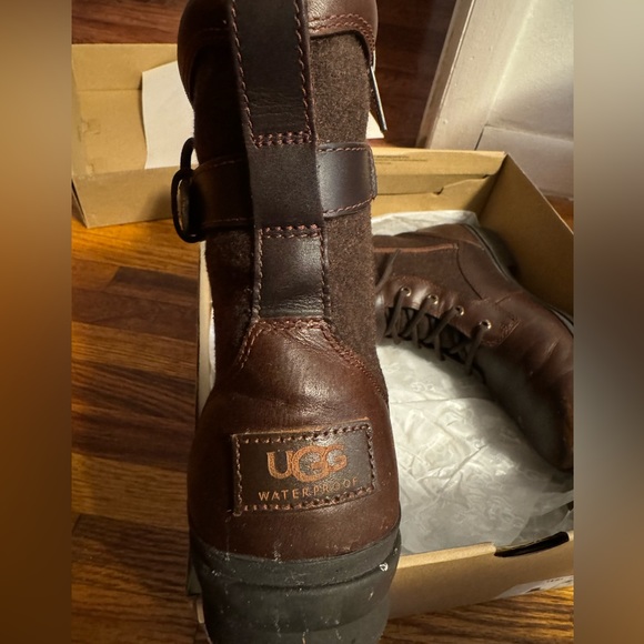 Ugg boot - Picture 2 of 5